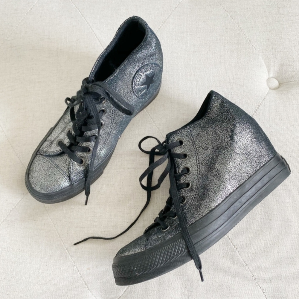Converse Black High-Top Sneakers with Classic Design
